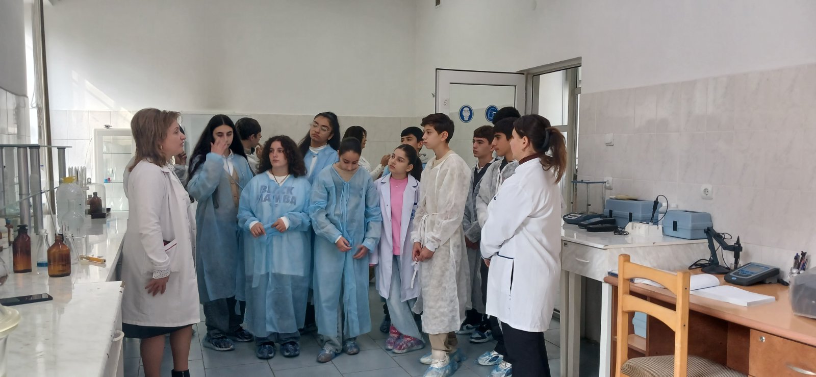 Visite des élèves au laboratoire central