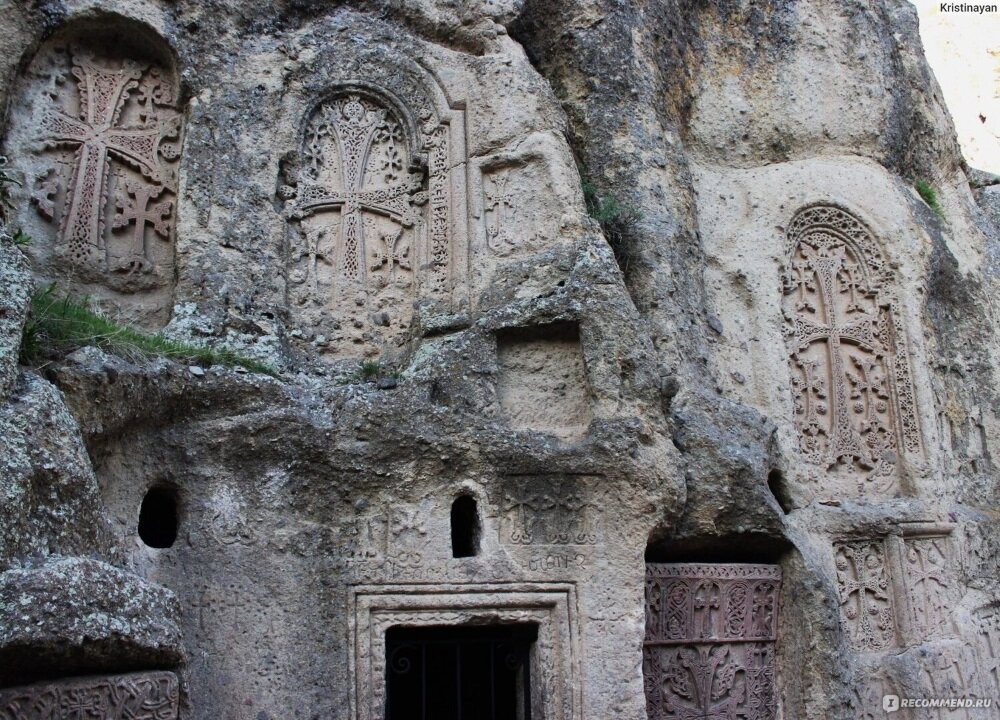 Les khachkars, porteurs de sens de l'art paléochrétien
