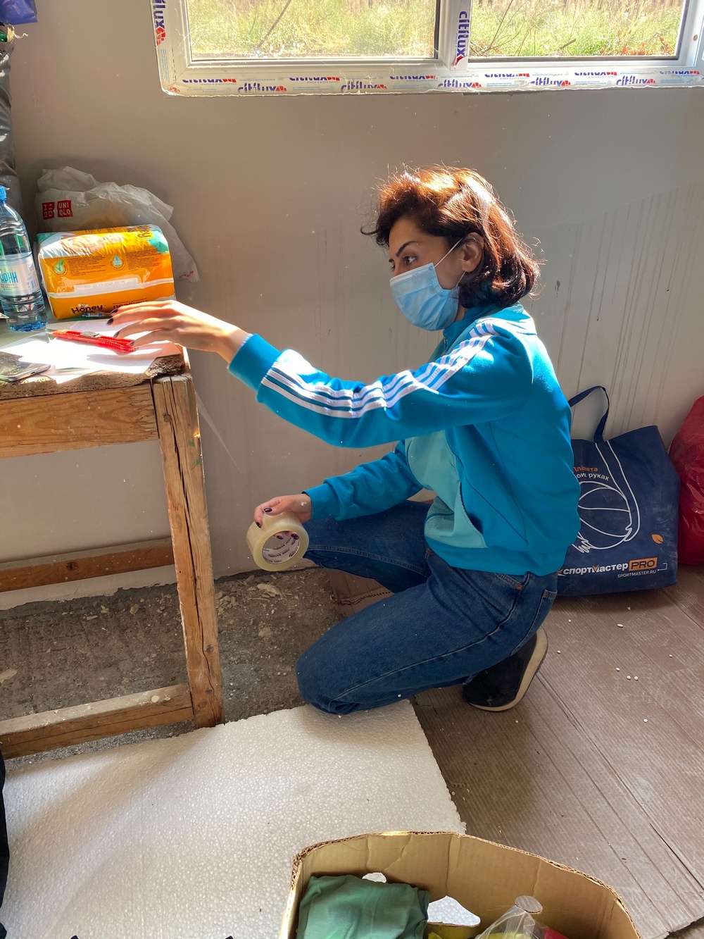 Tamara engagée dans des travaux de volontariat.
