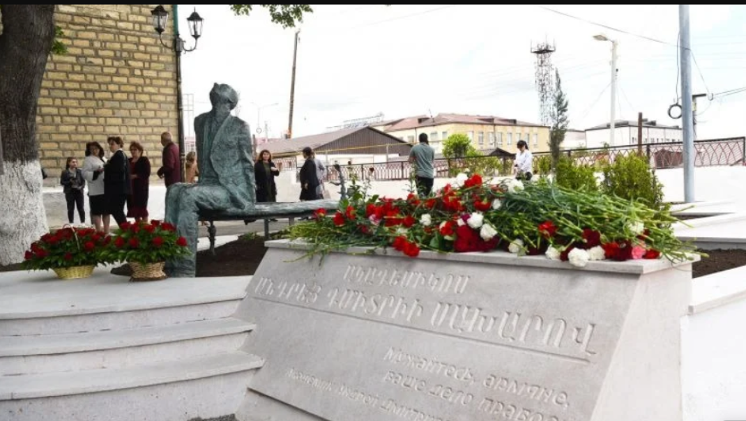 Stepanakert. Monument à Andreï Sakharov. Photo : armeniatoday.am
