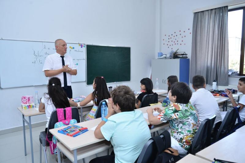 Martin Becker, directeur de l'école Anatole France, en cours