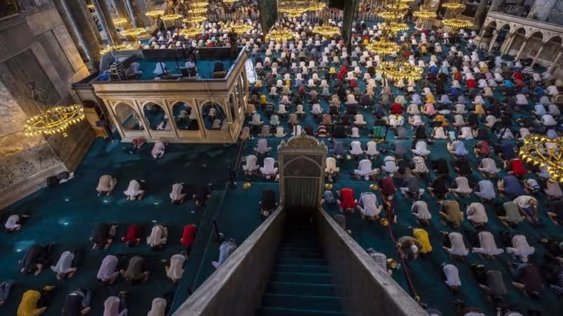 Sainte-Sophie : la Turquie et l'UNESCO s'échangent des déclarations sévères à l'occasion de l'anniversaire de la transformation du musée mondialement connu en mosquée