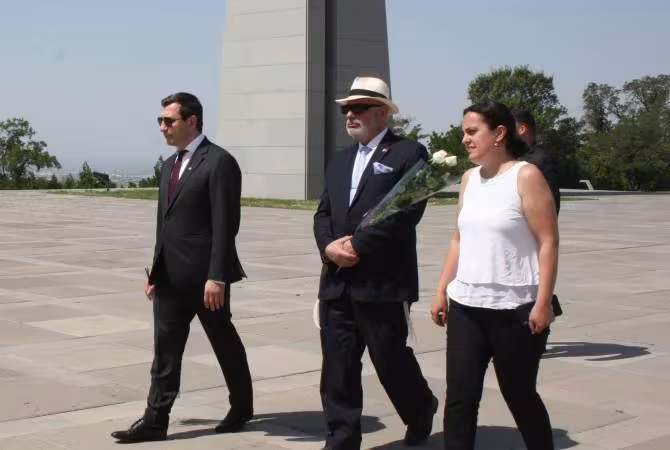 Le nouvel ambassadeur d’Israël a visité le mémorial du génocide arménien