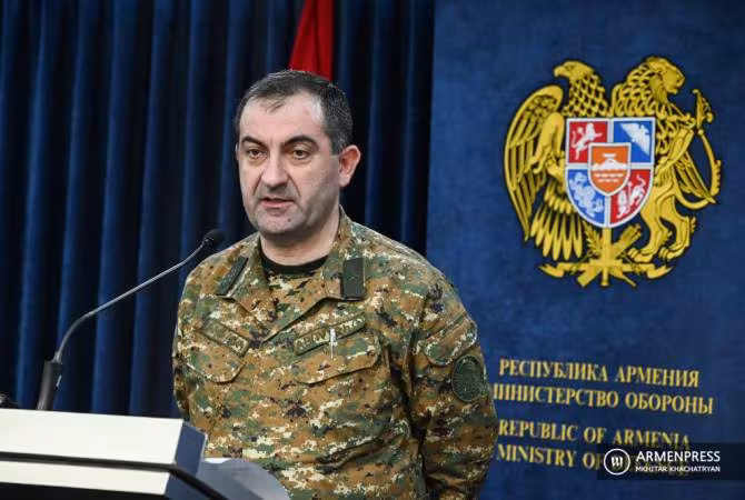 Un briefing sur la situation donné par Eduard Asrian, chef d'état-major général des forces armées arméniennes