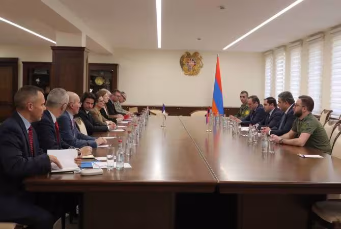 Suren Papikyan a reçu une délégation du ministère français de la Défense