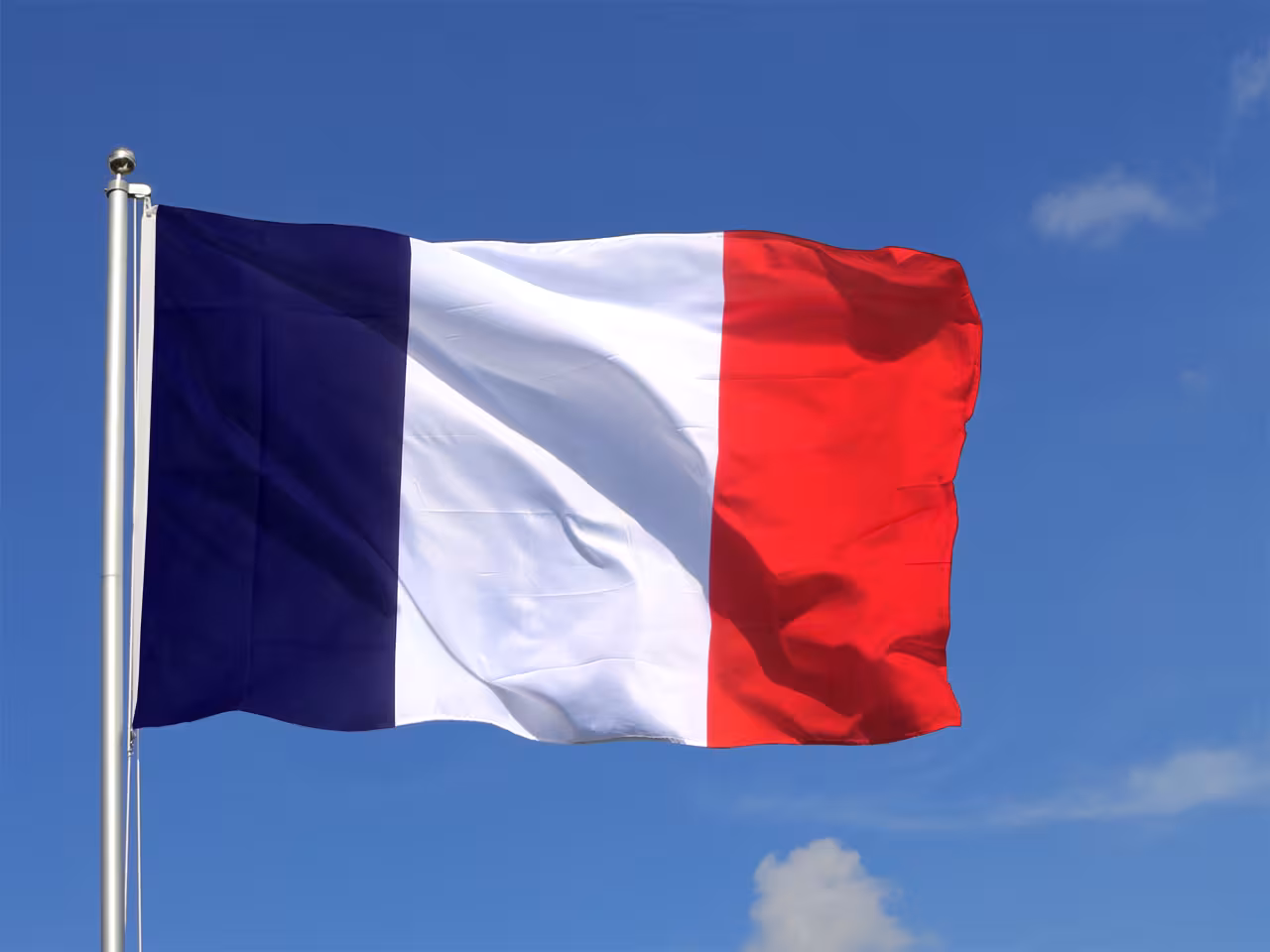 Les hommes politiques français appellent le président français à « garantir la sécurité » des Arméniens