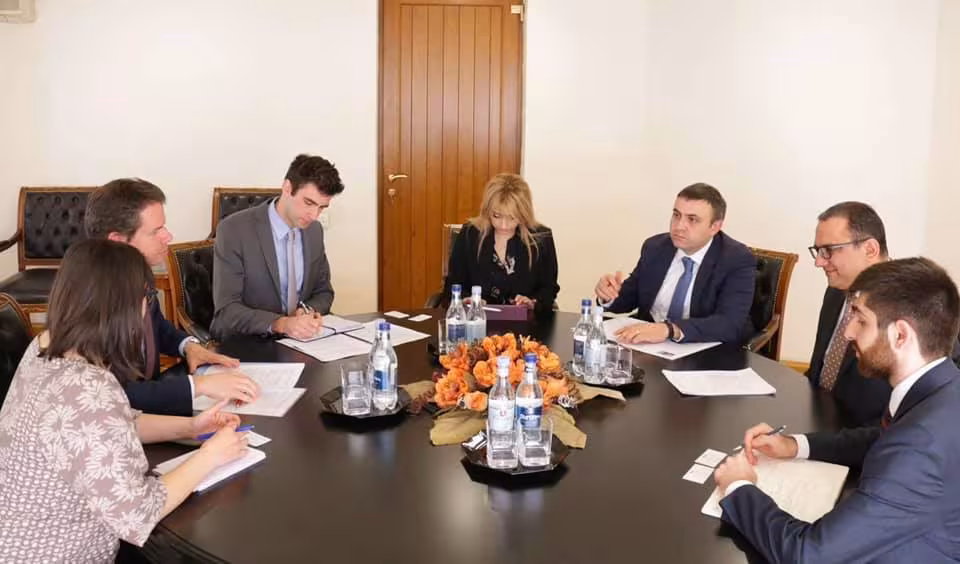 Le ministre de l’économie a reçu l'ambassadeur de France