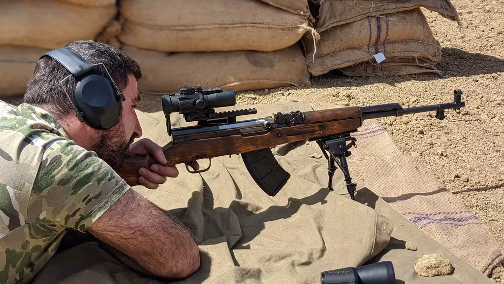 « Aux armes, citoyens ! », les civils apprennent à manier des armes en Arménie