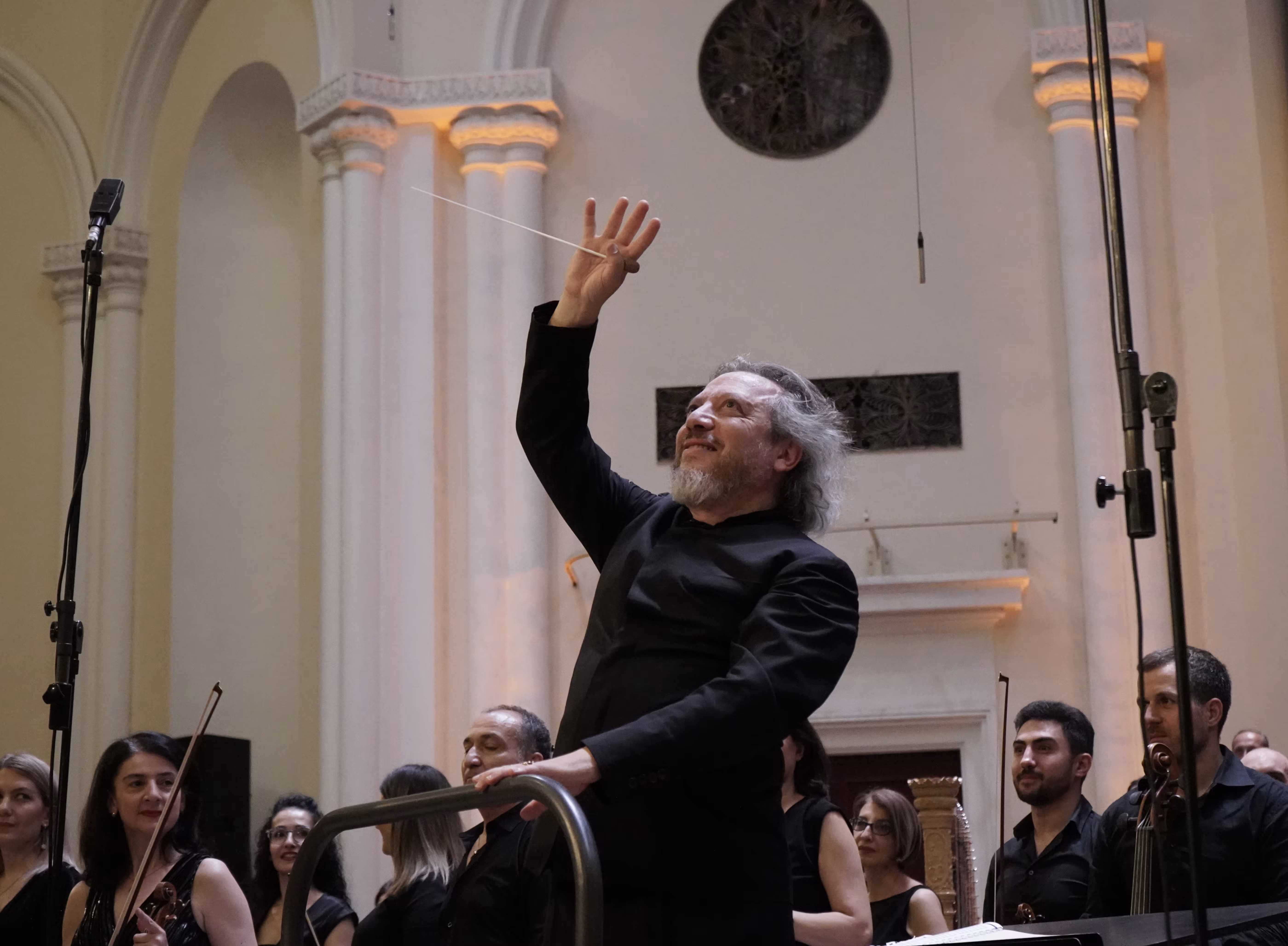 L'Orchestre Philharmonique National d'Arménie célèbre Aram Khatchatryan