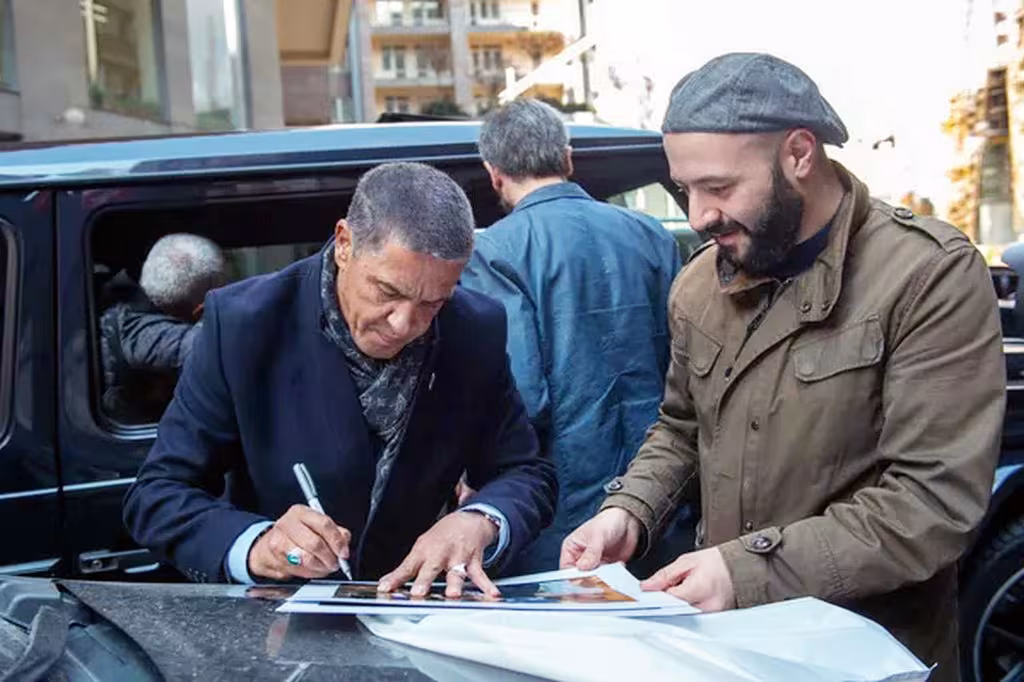 À l'arrière des taxis…