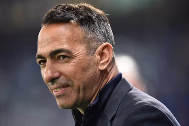 Youri Djorkaeff discute des programmes d'investissement pour le développement du football arménien